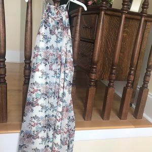 beautiful floral dress!